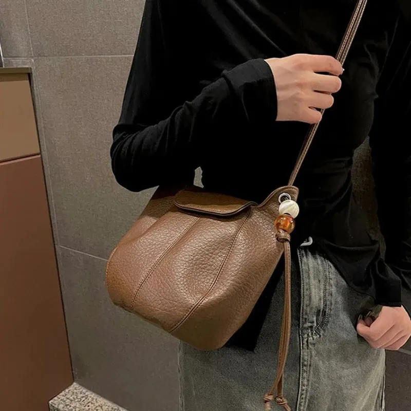 2025 Hot Sale Bucket Type Crossbody Bag – Solid PU with Sewing Thread & Soft Flap Pocket