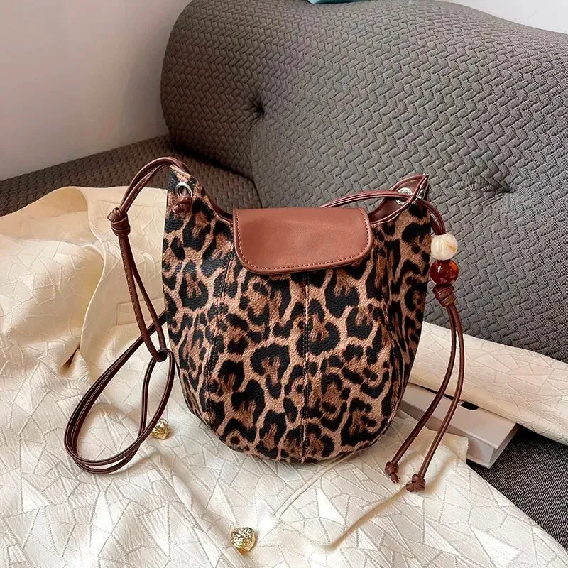 2025 Hot Sale Bucket Type Crossbody Bag – Solid PU with Sewing Thread & Soft Flap Pocket
