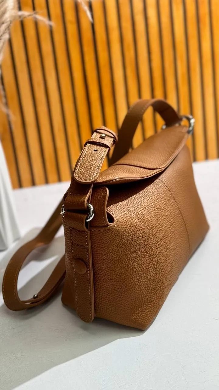 Genuine Leather Shoulder Bag – Timeless Elegance & Everyday Functionality