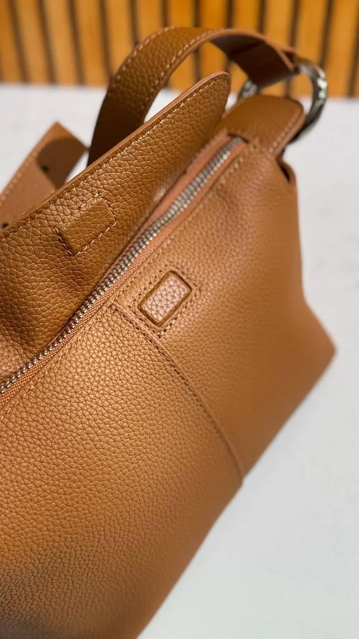 Genuine Leather Shoulder Bag – Timeless Elegance & Everyday Functionality