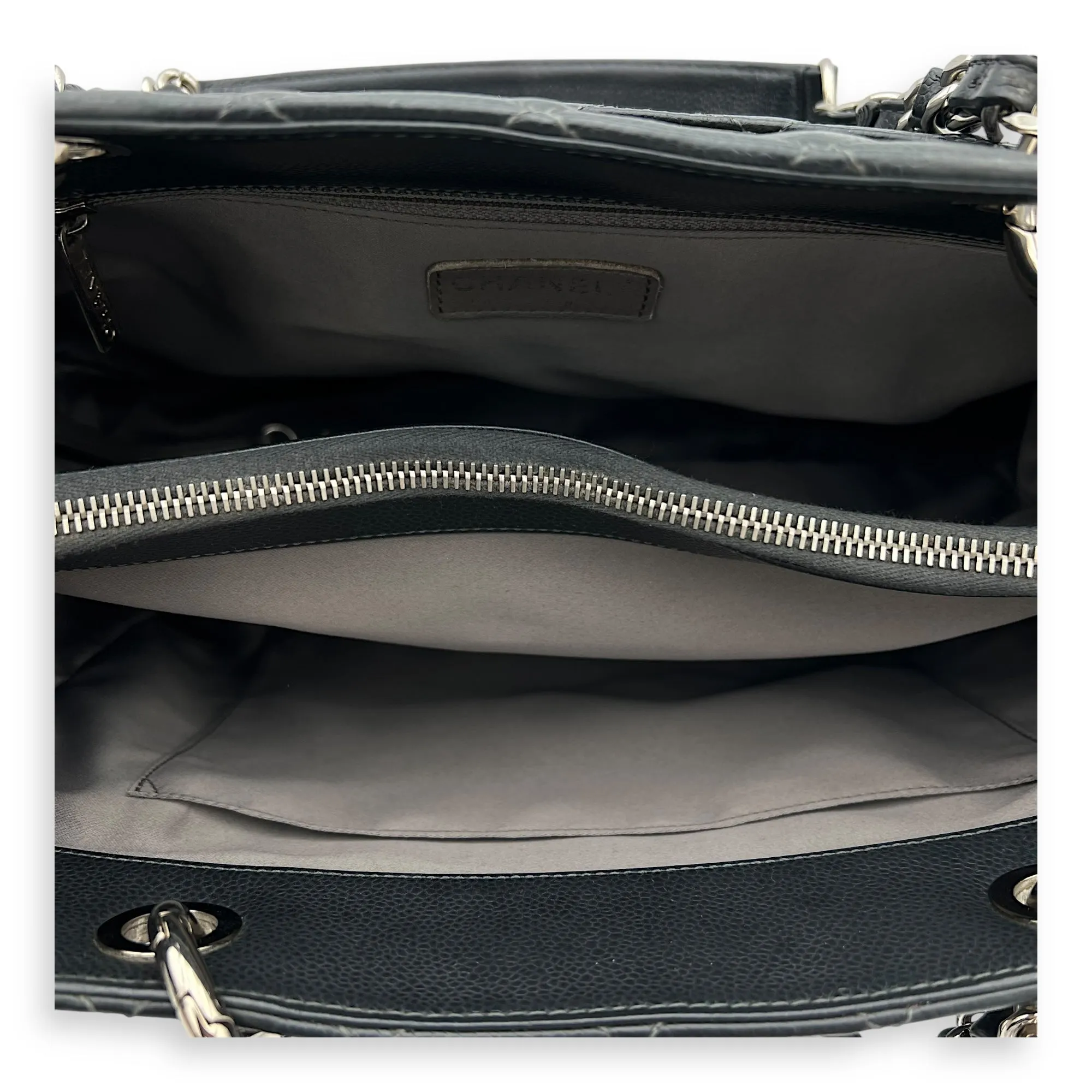 GST Grand Grey Tote Bag in Caviar Leather, Silver hardware