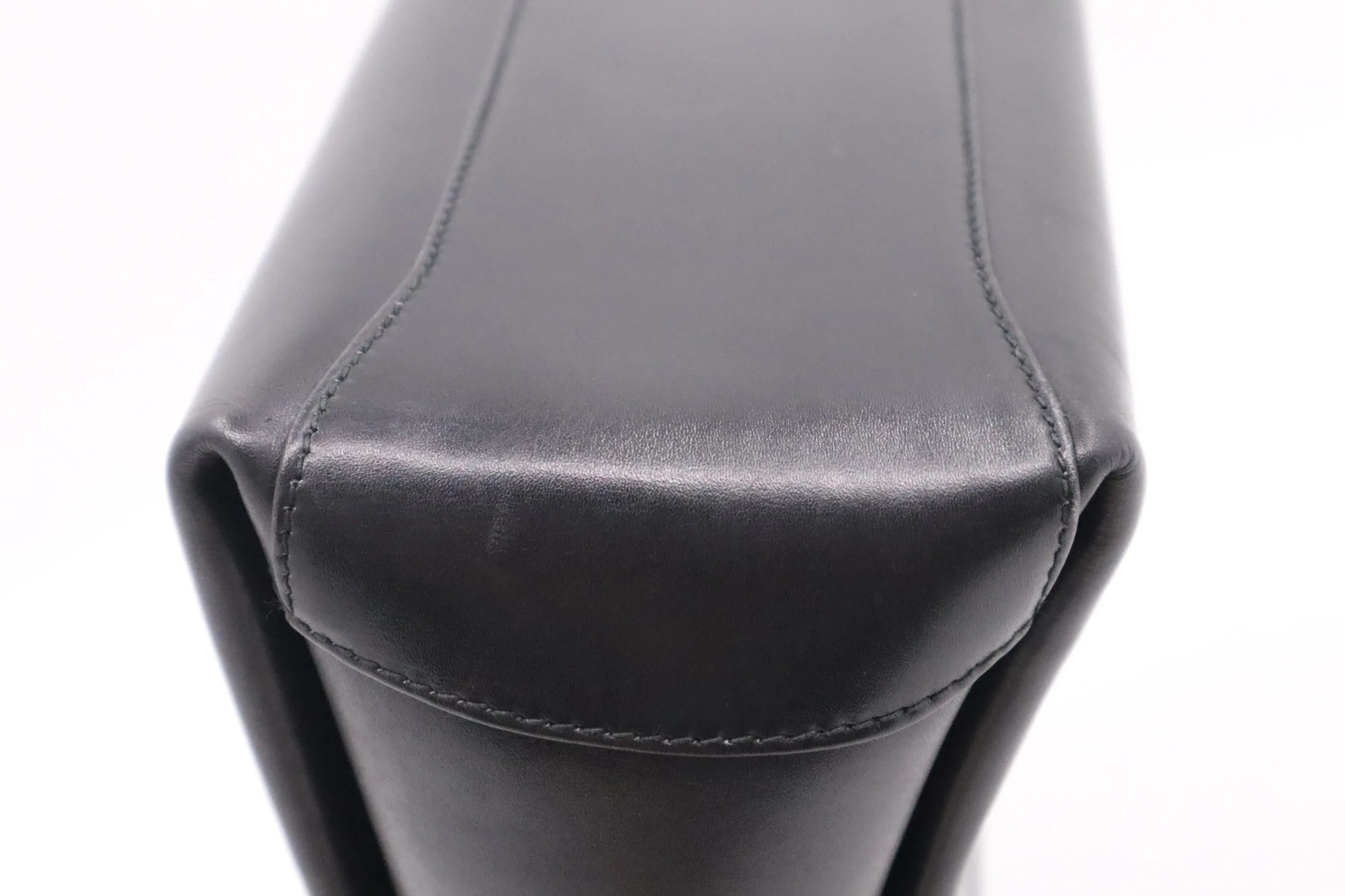 Gucci Handbag in Black Leather