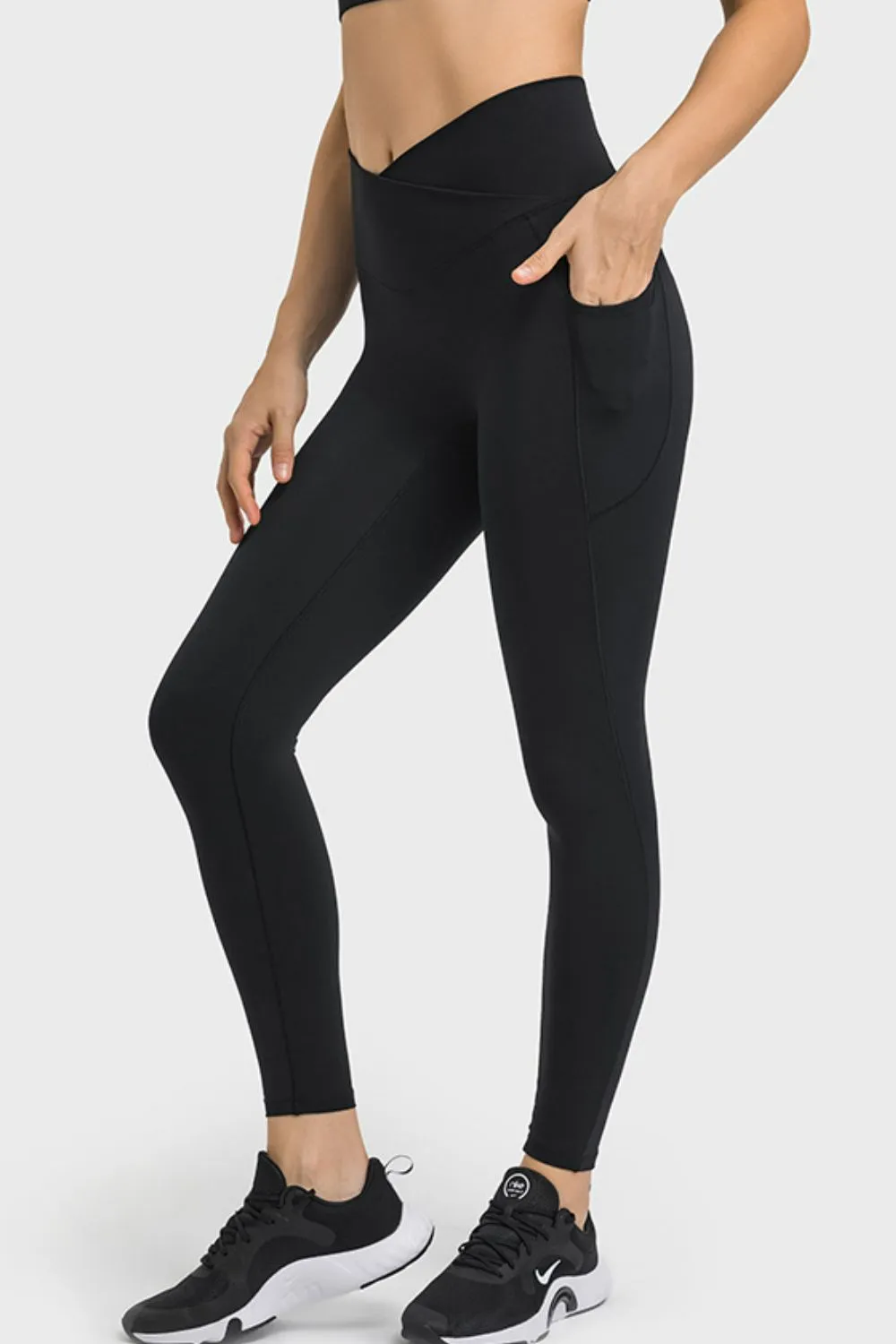 HIGH-WAISTED LEGGINGS WITH POCKETS