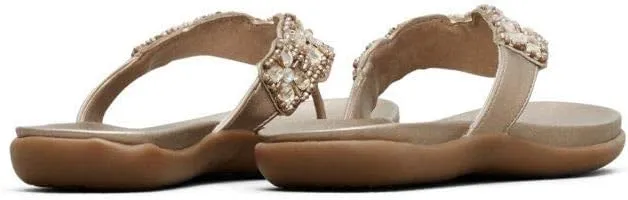 Kenneth Cole REACTION Women's Glam-athon Thong Sandal