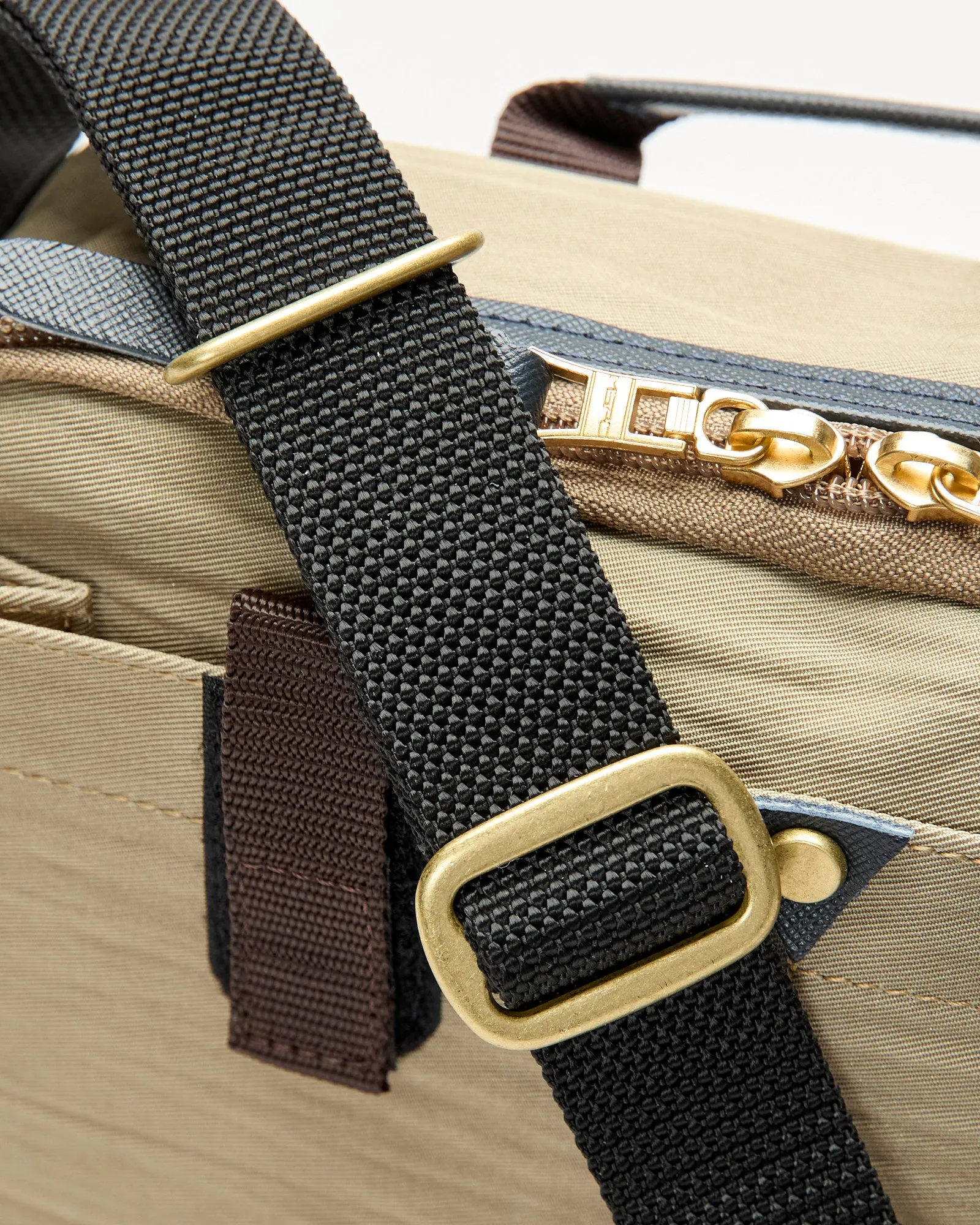 Link Shoulder Bag v2 in Beige