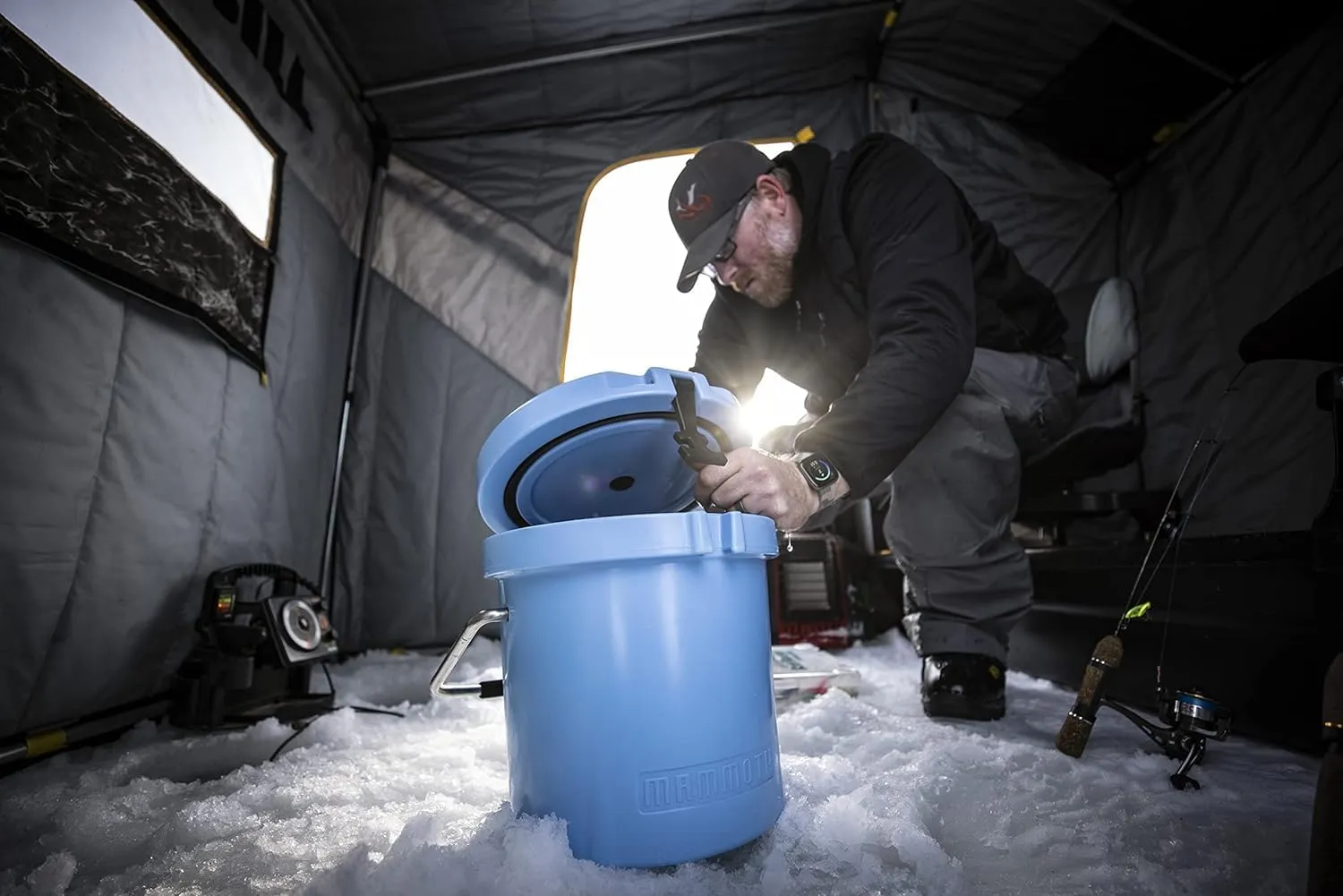 Mammoth Live Bait Bucket, Insulated Bait Bucket with 10 Quart Capacity, Great for Daily Trips and Fishing Tournaments