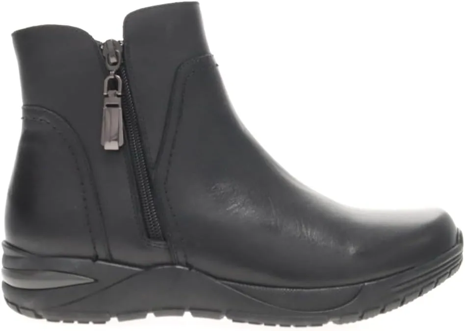 Propét Women's Delphi Leather Scotchgard Treated Bootie