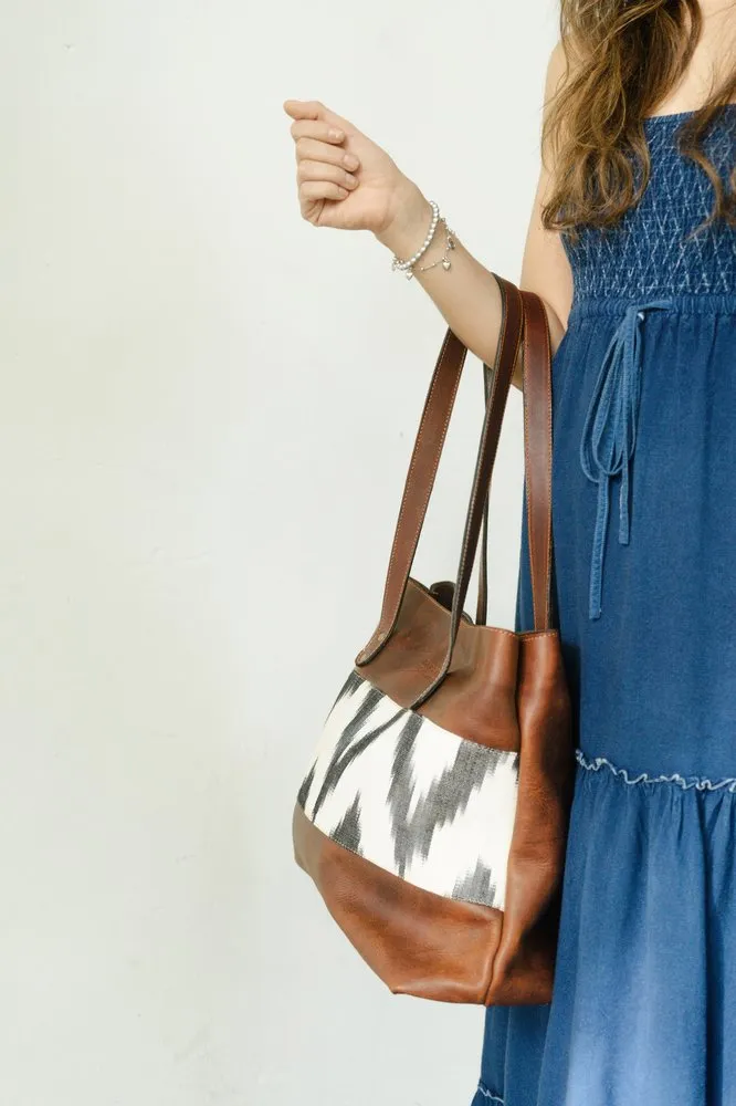 The Husky Tote ( Classic )