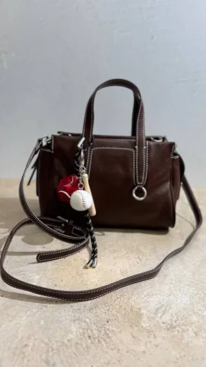 Timeless Elegance Leather Handbag with Adjustable Shoulder Strap