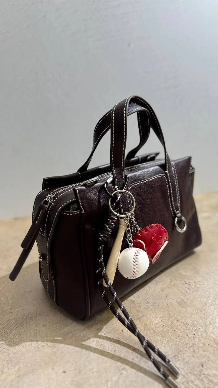 Timeless Elegance Leather Handbag with Adjustable Shoulder Strap