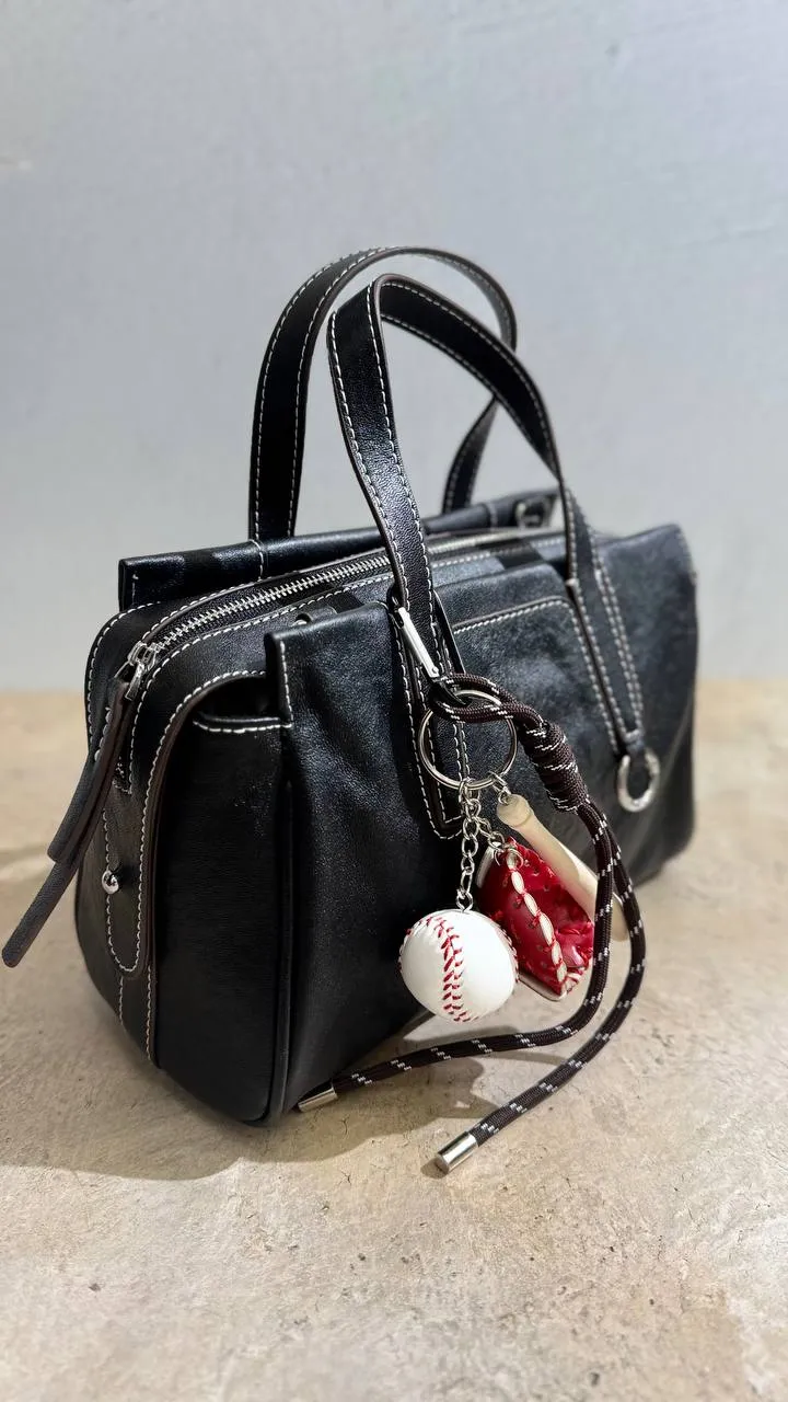 Timeless Elegance Leather Handbag with Adjustable Shoulder Strap