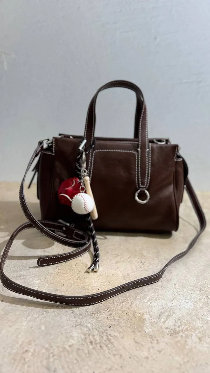 Timeless Elegance Leather Handbag with Adjustable Shoulder Strap