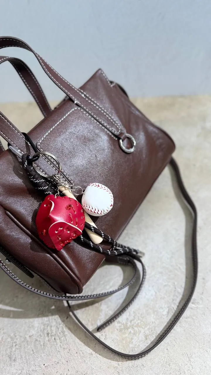 Timeless Elegance Leather Handbag with Adjustable Shoulder Strap