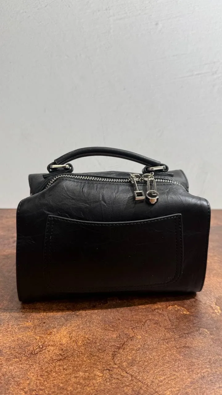 Timeless Elegance: The Luxe Genuine Leather Handbag with Shoulder Strap